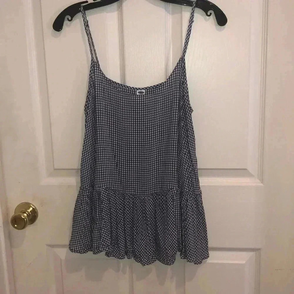 Old navy tank - Picture 1 of 3